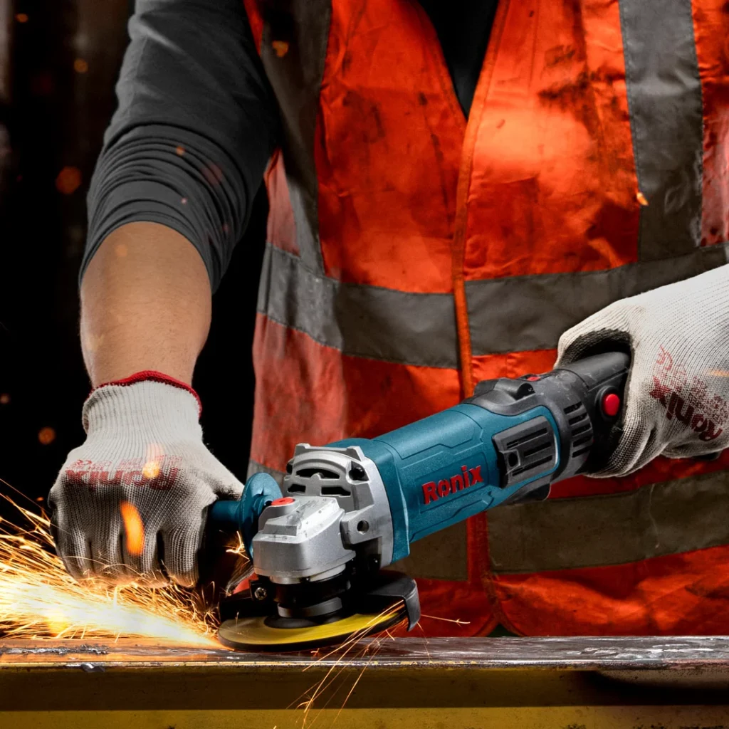 modeling 638094501627747371